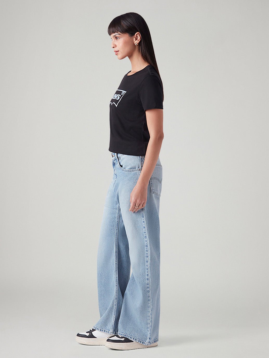 Women's Light Blue Loose Bootcut Fit High Rise Jeans - Image 7